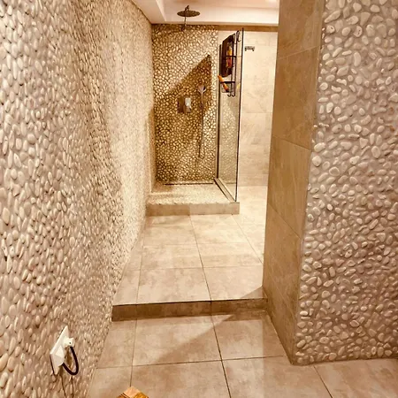 Dom wakacyjny Casa Olivia, Luxurious With Sauna And Jacuzzi