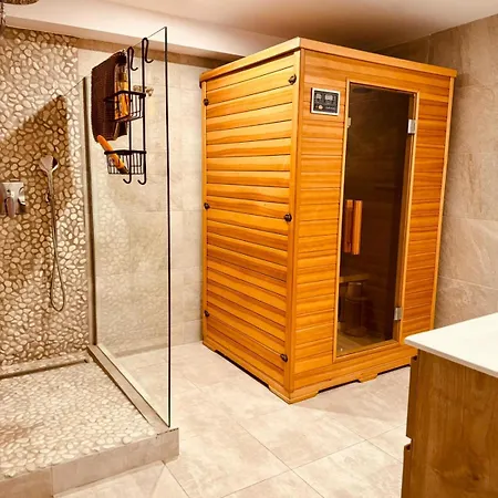 Casa Olivia, Luxurious With Sauna And Jacuzzi Holiday home *